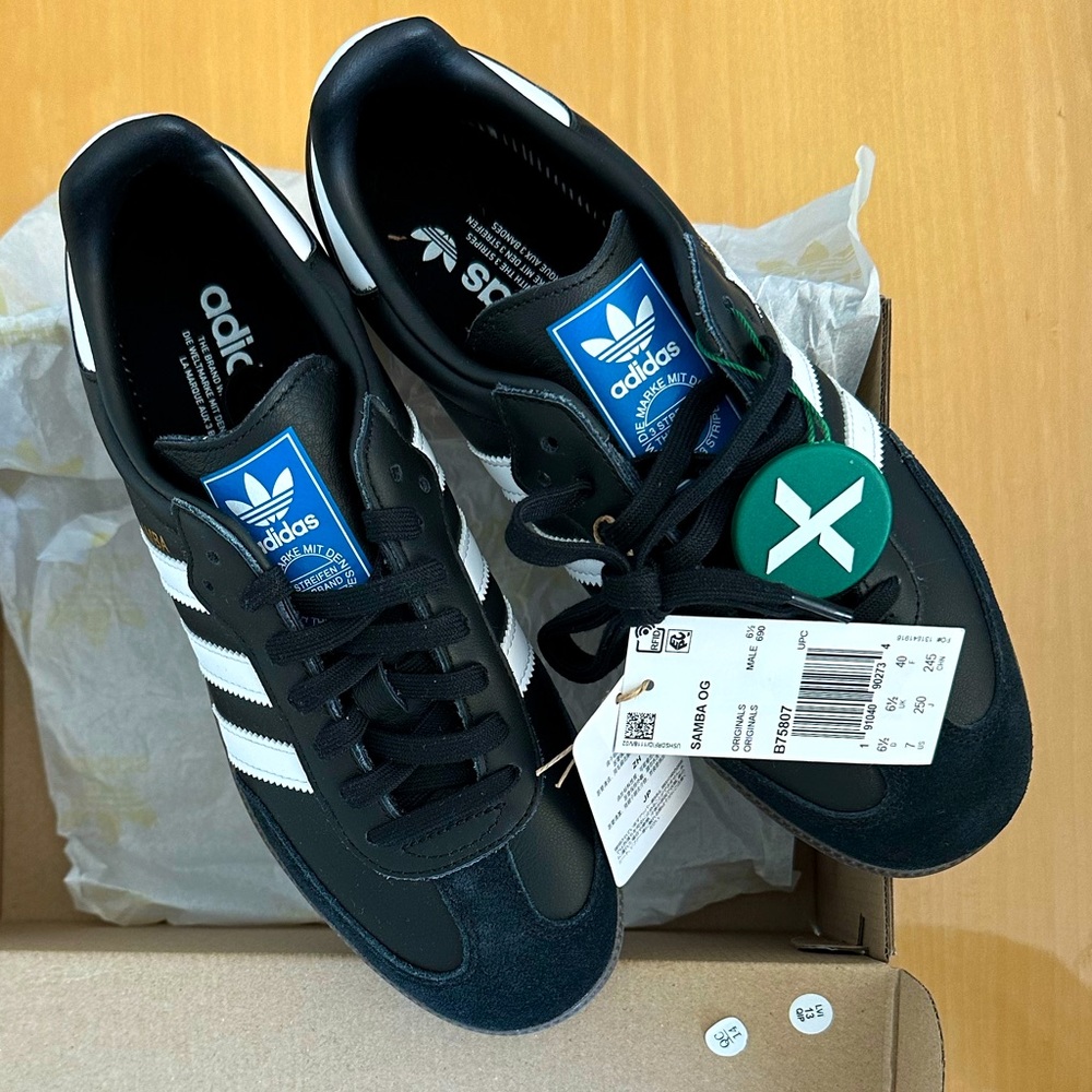 adidas Samba OG. Size Men 7, (Women 8.5). Brand new.